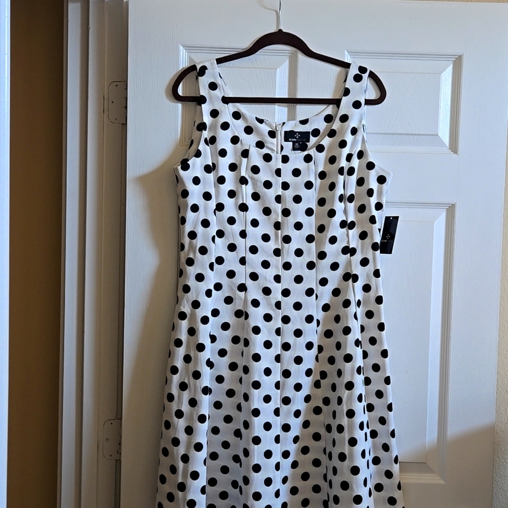 Black and White A-Line Mini Dress with Scoop Neck
